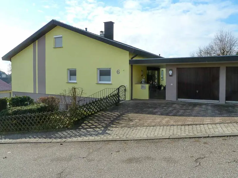 Fassadensanierung: Fassade reinigen, streichen, gestalten