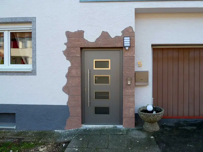 Neuer Anstrich für Einfamilienhaus