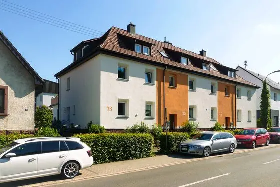 Ein Mehrfamilienhaus in Mosbach erstrahlt in neuem Glanz: Frische Orange- und Sandtöne bringen Frische in die Nachbarschaft Zeitlos schön: Altes Mehrfamilienhaus in Mosbach erstrahlt in frischen Farben